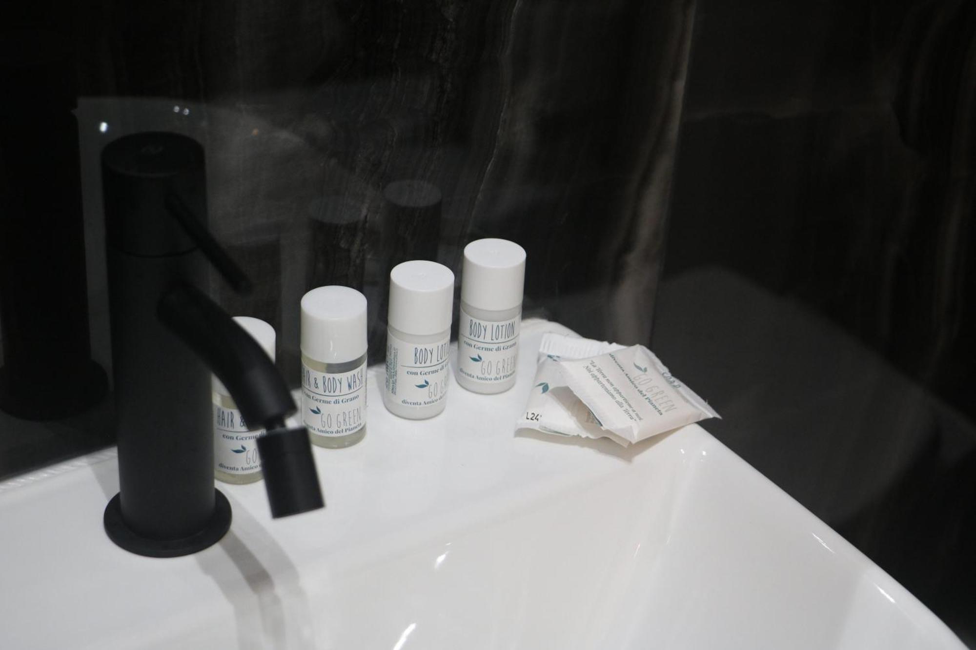 Xcross Suites Basilica San Paolo Roma Esterno foto